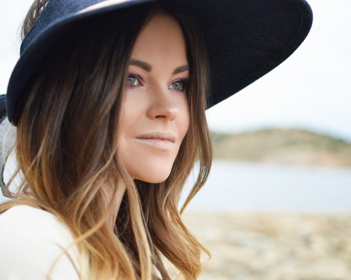 woman wearing black sun hat