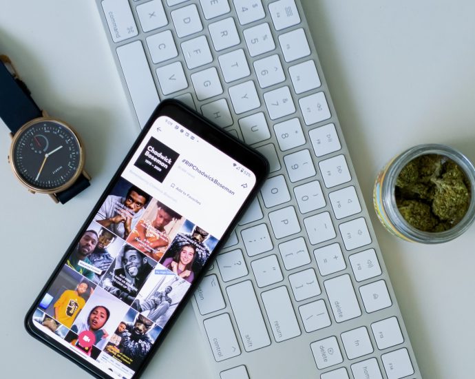 black iphone 5 on white computer keyboard