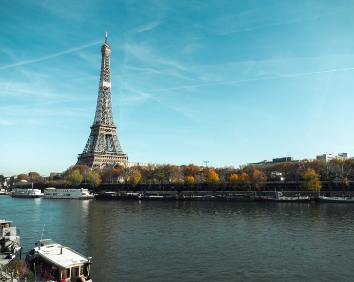 aerial photography of Eiffel Tower in Paris during daytime