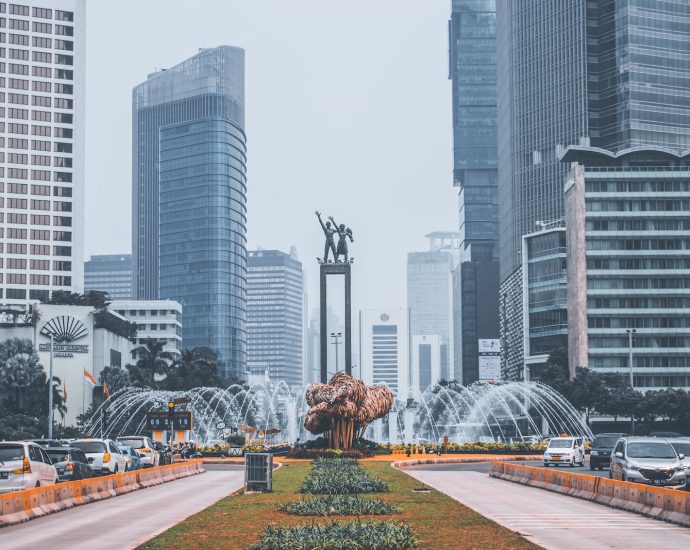 park with fountain near buildings