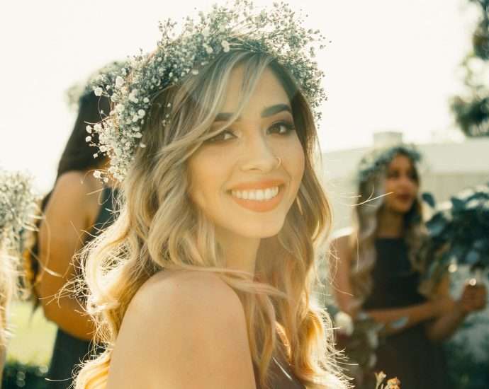 woman wearing headdress near two womens closeup photography