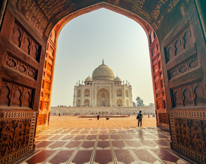 people near TAj Mahal