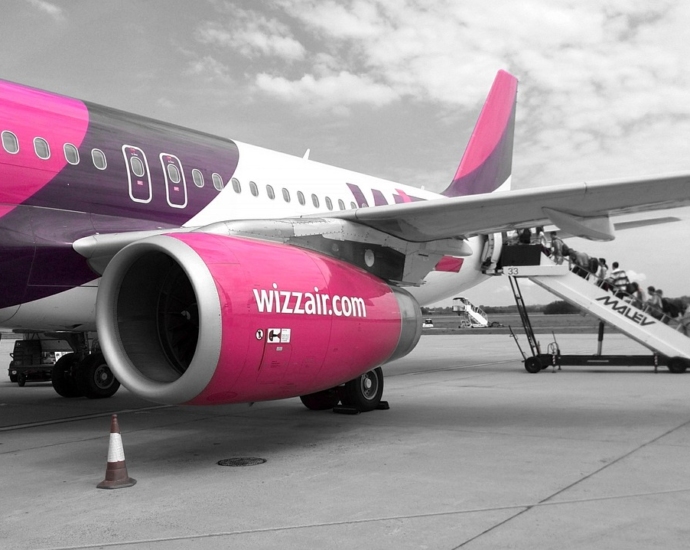 wizzair, flying, airport