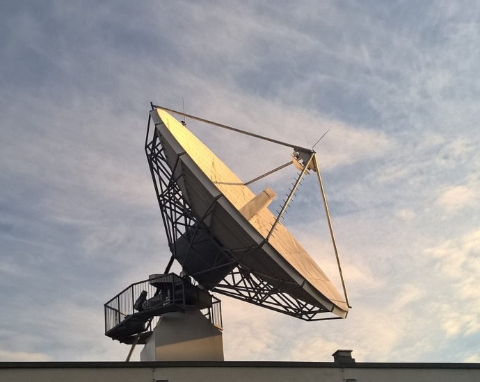 satellite dish, to listen, wireless