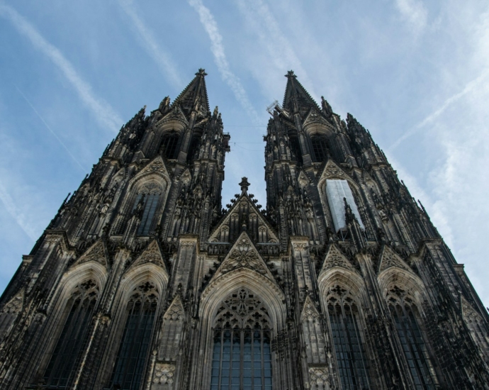 a very tall cathedral with a sky background