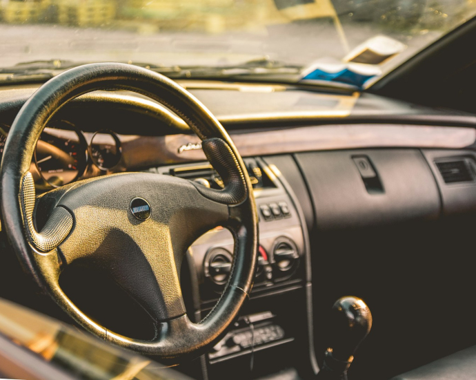 shallow focus photography of car steering wheel