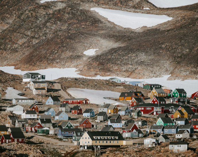 houses near brown mountain